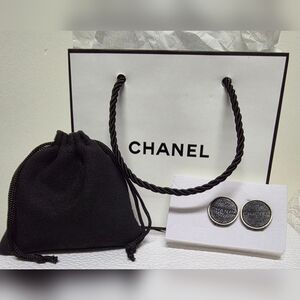 CHANEL Round Leather Stamped Clip On Earrings Gift Set